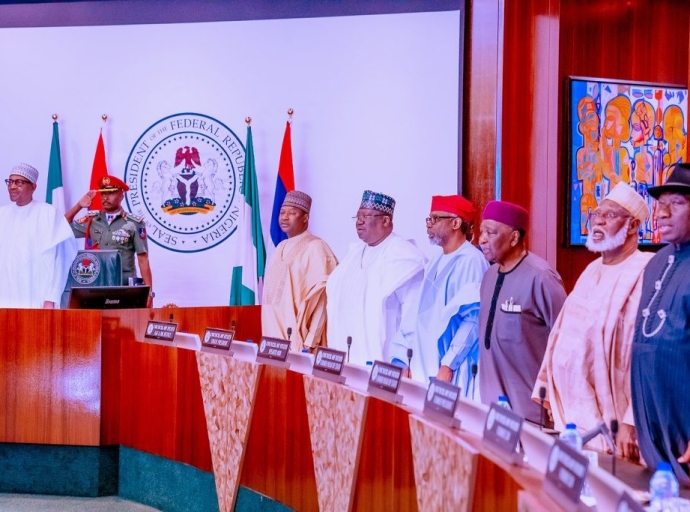 Council of state asks CBN to recirculate old naira — or print more new notes